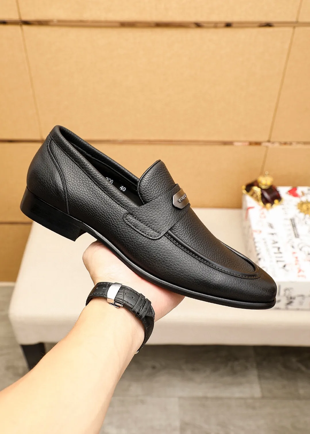 Men's clothing and shoes 💰480 💐DG top quality🔍🔍Men's new leather shoes🚹Sold simultaneously at counters⚠The uppers are imported pebbled cowhide leather uppers from Italy, all imported cowhide leather lining + classic hardware buckles, completely 1⃣️ to 1⃣️reproduction🇮🇹💪💪, ⚠ Sole: The original sole is specially provided by the original factory. The exclusive movable molded sole is super comfortable. ⚠The original factory follows the order, 🔍🔍high quality, you can enter and exit the counter at will, welcome to compare⚠Size: 38-44 (45.46🉑️Customized)